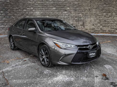 Used 2015 Toyota Camry XSE image 2