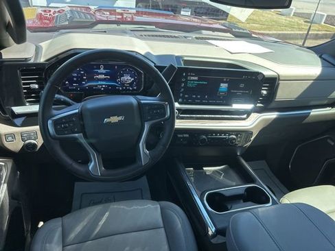 Used 2025 Chevrolet Silverado 2500 LTZ w/ LTZ Convenience Package image 27