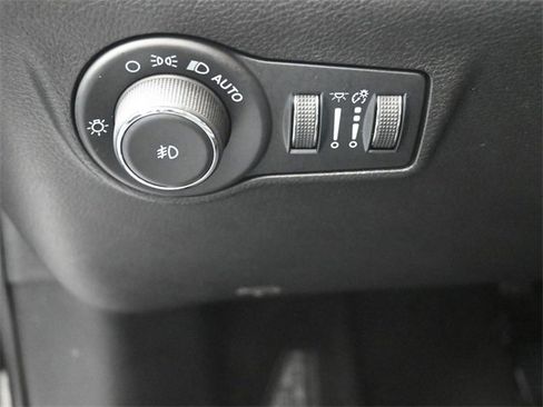 Used 2022 Jeep Compass Latitude w/ Sun and Sound Group image 21