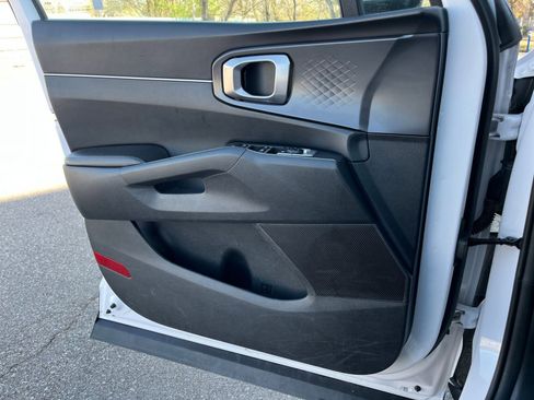 Used 2024 Kia Sorento S image 18