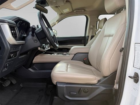 Certified 2024 Ford Expedition Max XLT image 9