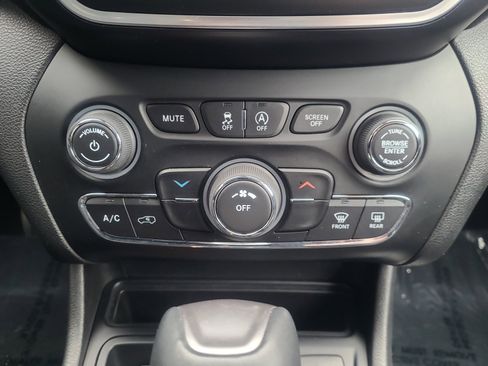 Used 2019 Jeep Cherokee Latitude Plus image 30