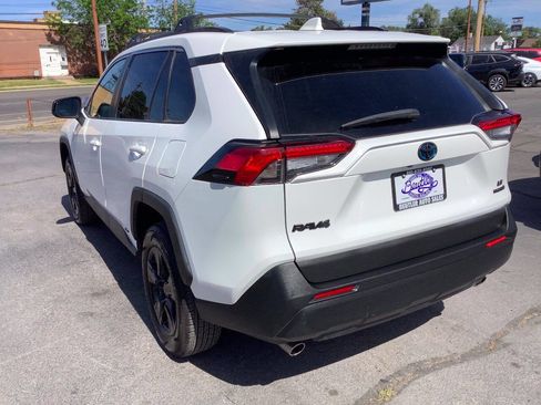 Used 2021 Toyota RAV4 LE AWD/4WD image 12