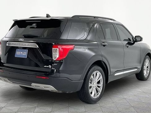 Used 2022 Ford Explorer XLT w/ Equipment Group 202A AWD/4WD image 6