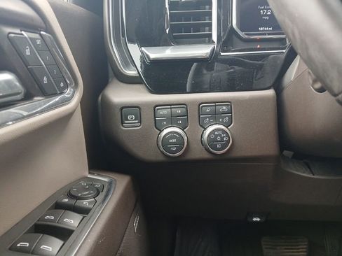 Used 2024 GMC Sierra 1500 SLT w/ SLT Premium Plus Package AWD/4WD image 17