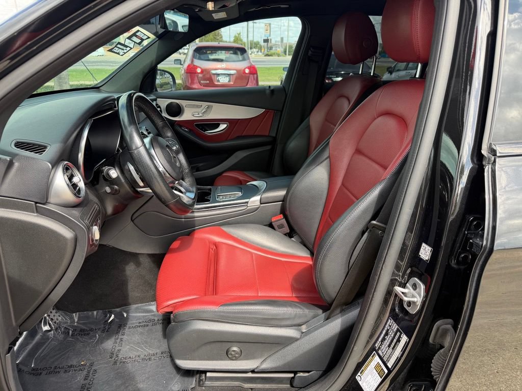 Used 2022 Mercedes-Benz GLC 300 4MATIC image 11
