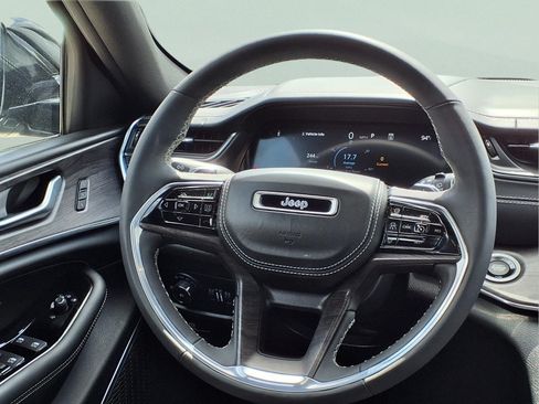 Used 2023 Jeep Grand Cherokee Overland RWD image 11