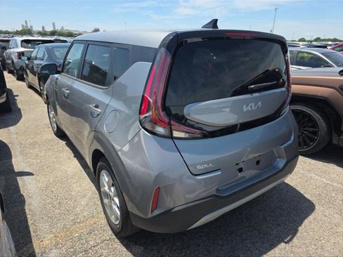 Used 2025 Kia Soul LX w/ LX Technology Package FWD image 11