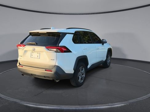 Used 2022 Toyota RAV4 XLE FWD image 8