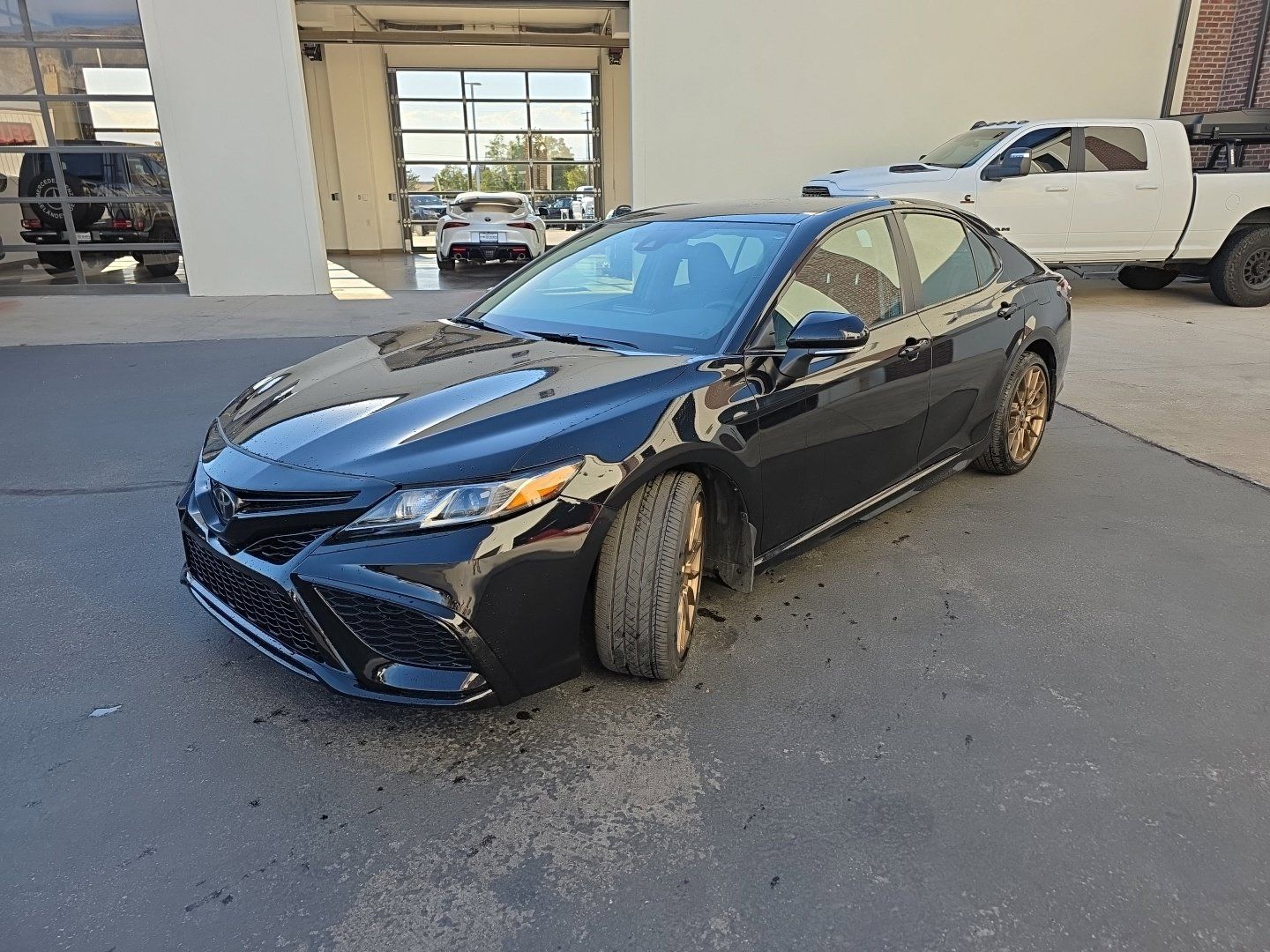 Used 2024 Toyota Camry SE AWD/4WD image 3