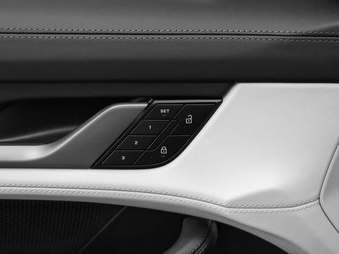 New 2025 Porsche Taycan image 33