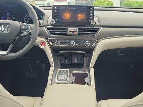 Used 2018 Honda Accord EX image 5