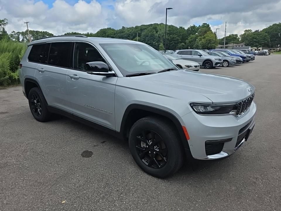 Used 2023 Jeep Grand Cherokee L Limited w/ Luxury Tech Group II AWD/4WD image 1
