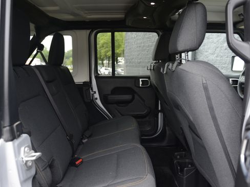 Used 2024 Jeep Wrangler Unlimited Sport AWD/4WD image 31