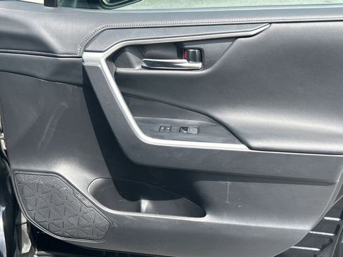 Used 2022 Toyota RAV4 Limited FWD image 14