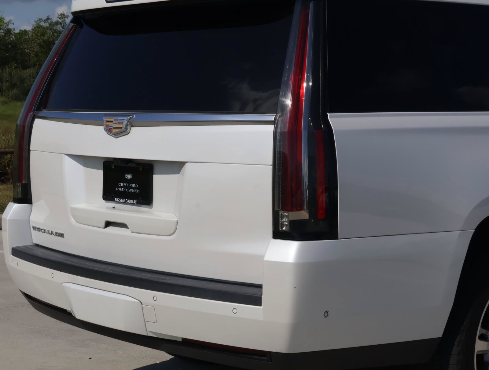 Used 2017 Cadillac Escalade ESV Premium Luxury RWD image 11
