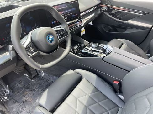 New 2026 BMW i5 eDrive40 w/ Premium Package RWD image 18