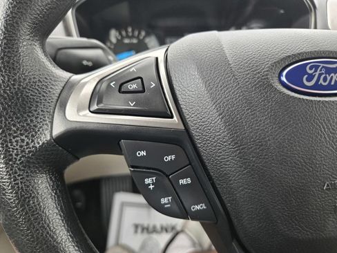 Used 2017 Ford Fusion SE FWD image 19