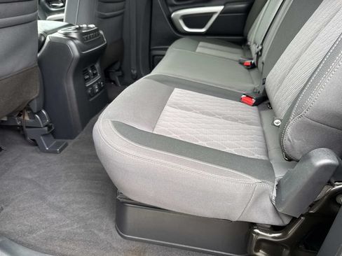 Used 2021 Nissan Titan SV w/ SV Convenience Package RWD image 18