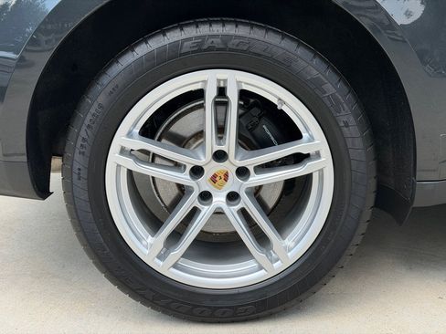 Used 2023 Porsche Macan AWD/4WD image 18