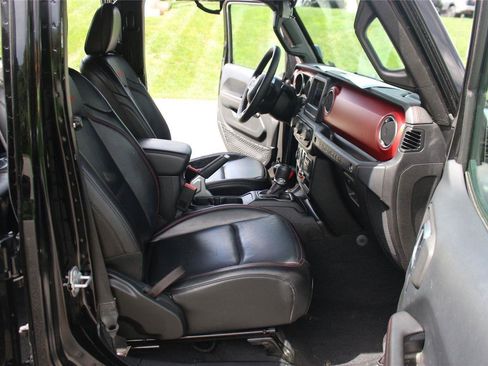 Used 2018 Jeep Wrangler Unlimited Rubicon w/ Cold Weather Group image 30