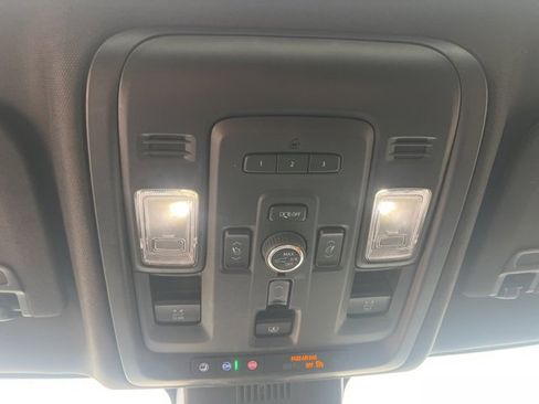 Used 2023 GMC Yukon XL Denali image 34