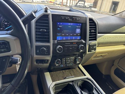 Used 2021 Ford F250 Lariat w/ Lariat Value Package AWD/4WD image 13