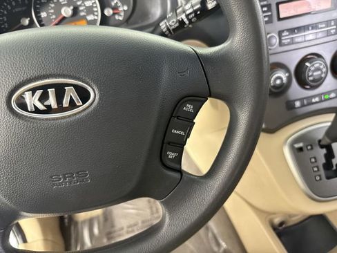 Used 2008 Kia Rondo LX w/ Convenience Pkg FWD image 11