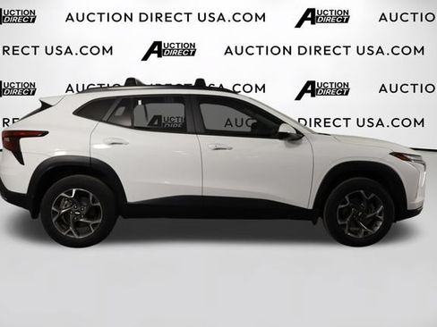 Used 2025 Chevrolet Trax LT w/ Driver Confidence Package FWD image 39