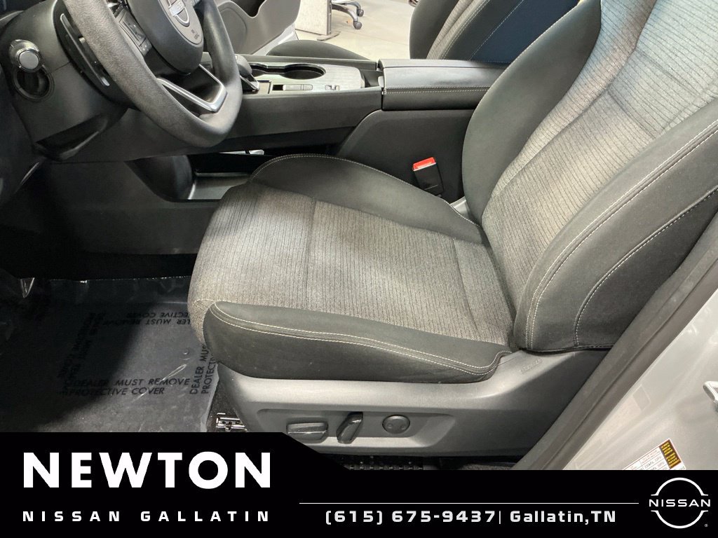 Used 2022 Nissan Rogue SV FWD image 12