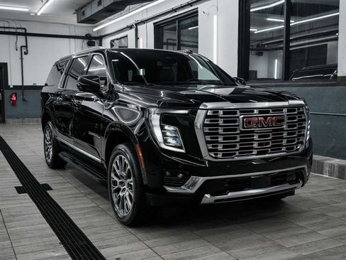 Used 2025 GMC Yukon XL Denali image 3