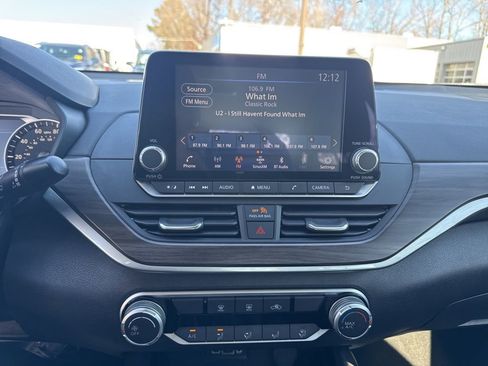 Used 2024 Nissan Altima 2.5 SV image 19