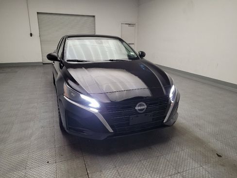 Used 2024 Nissan Altima 2.5 SV AWD/4WD image 14