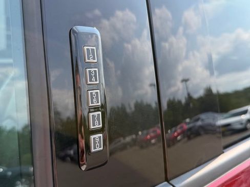 Used 2018 Ford F150 XLT w/ Equipment Group 302A Luxury AWD/4WD image 26