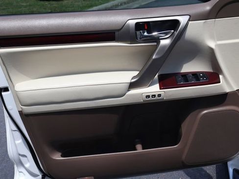 Used 2019 Lexus GX 460 Premium w/ Premium Package AWD/4WD image 18