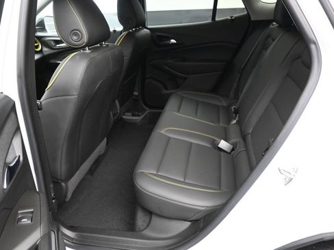 Used 2024 Chevrolet Trax ACTIV w/ Sunroof Package FWD image 13