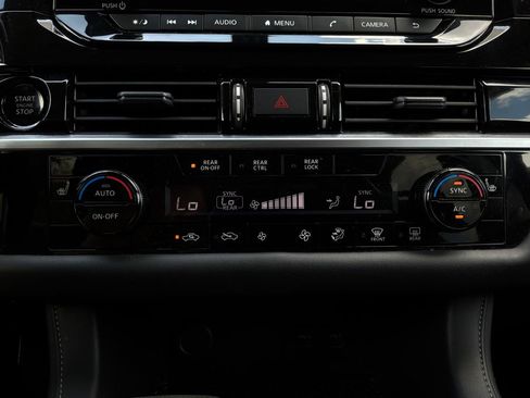 Used 2025 Nissan Pathfinder SV FWD image 28