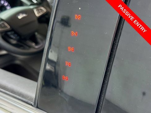 Used 2018 Ford Escape SE image 36