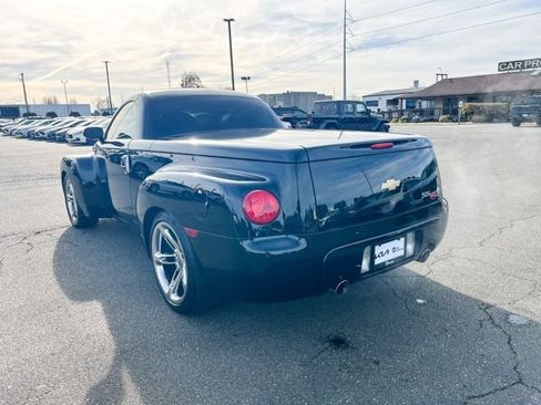 Used 2005 Chevrolet SSR w/ Preferred Equipment Group image 11
