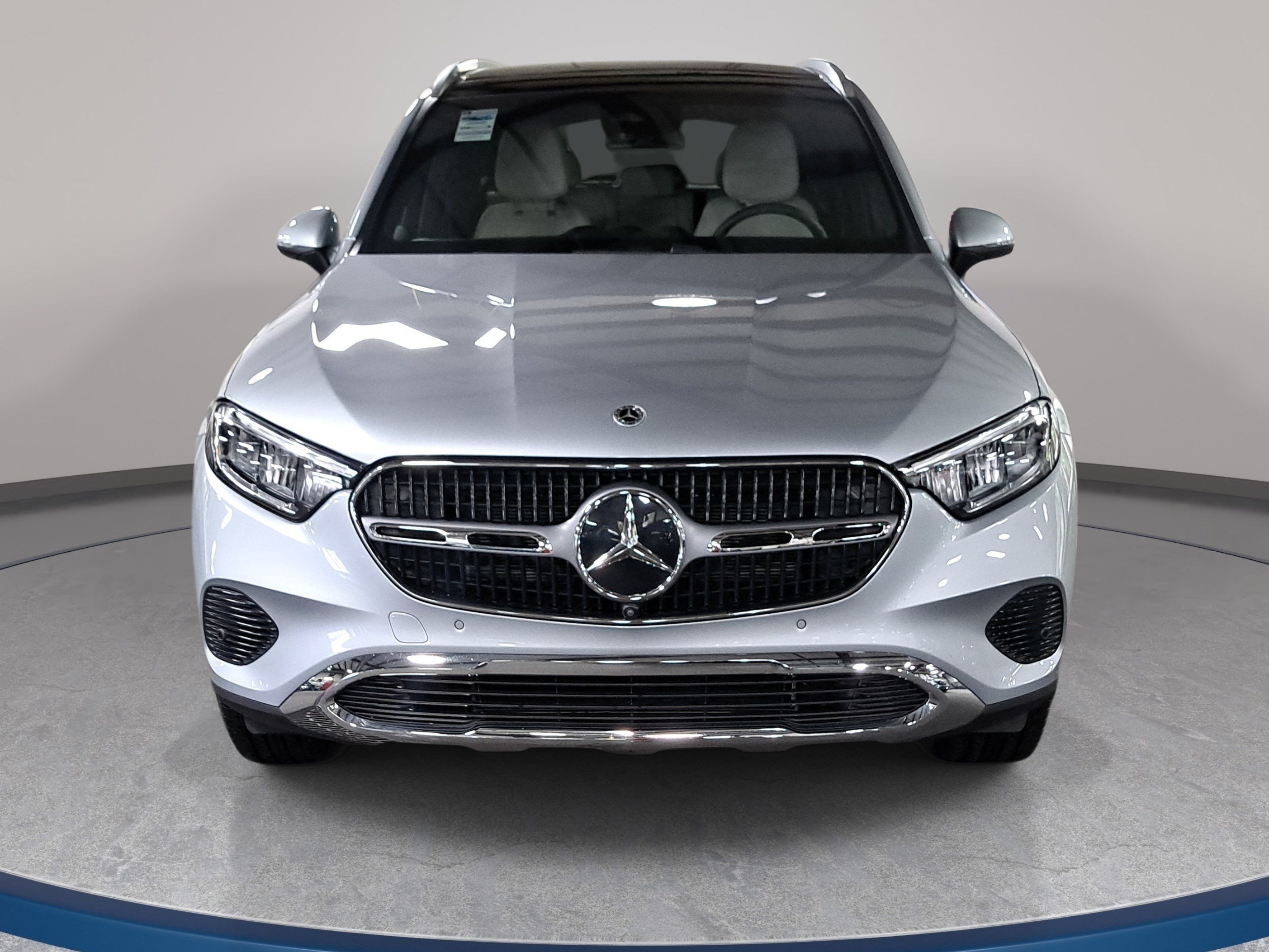 Used 2026 Mercedes-Benz GLC 300 image 2