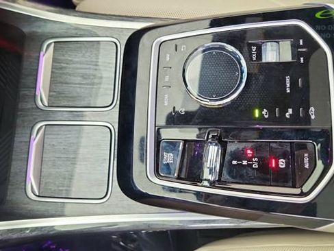Used 2023 BMW 740i w/ Parking Assistance Package RWD image 48