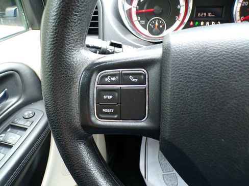Used 2018 Dodge Grand Caravan SE w/ UConnect Hands-Free Group FWD image 32