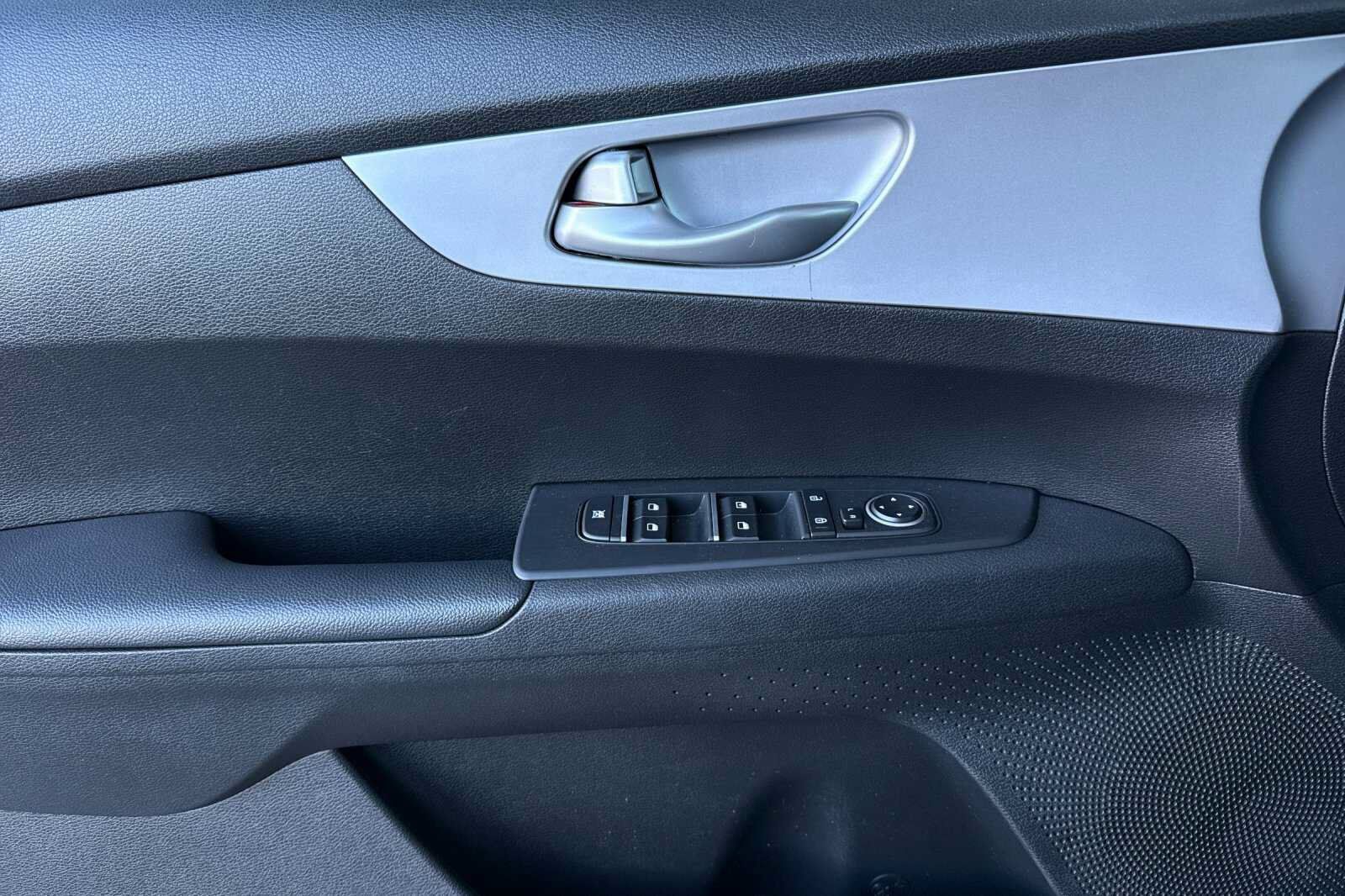 Used 2024 Kia Forte LXS FWD image 11