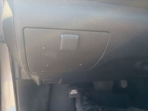 Used 2016 Toyota Camry LE FWD image 15