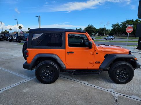 Used 2025 Jeep Wrangler Sport AWD/4WD image 6