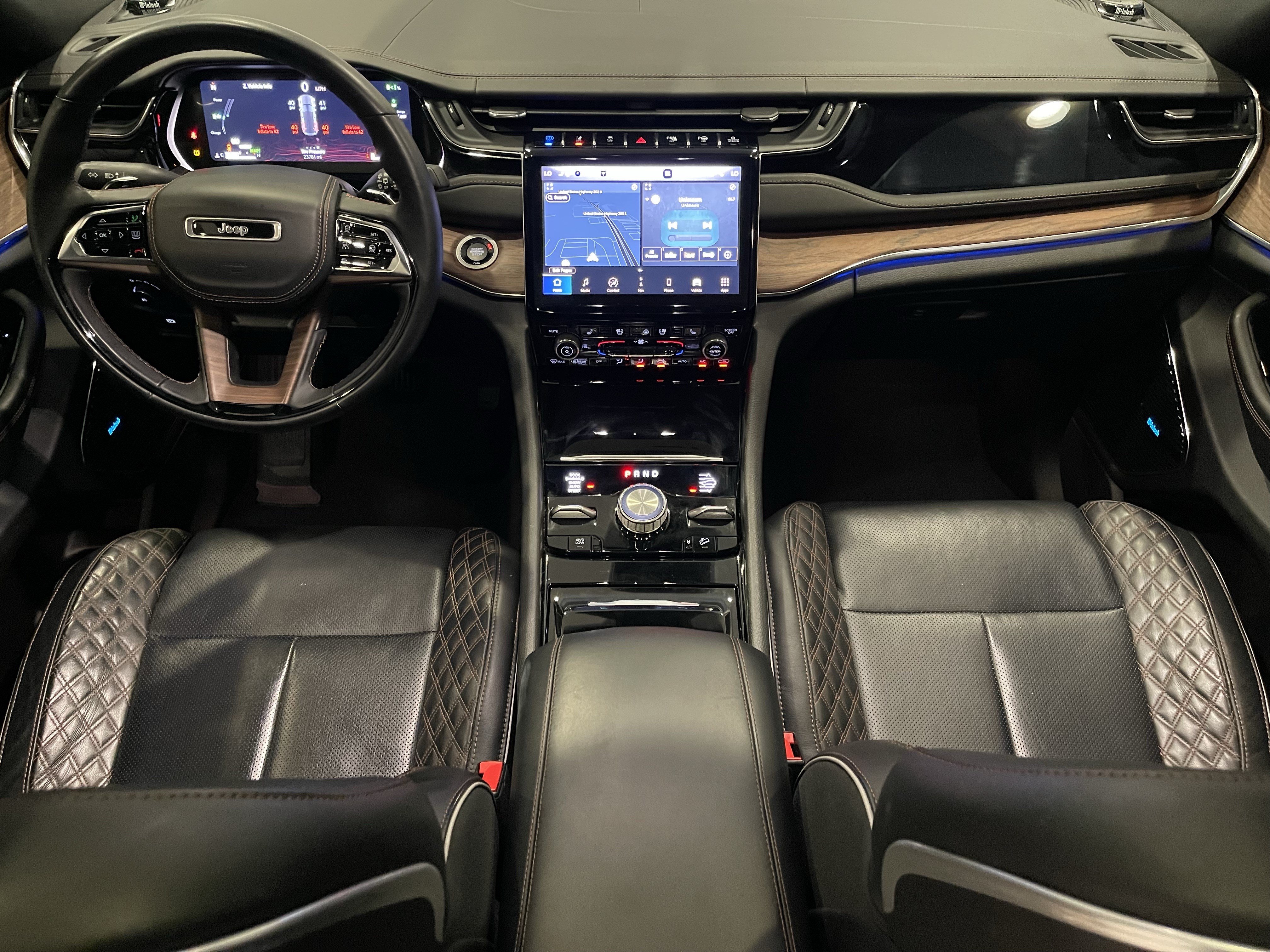 Used 2023 Jeep Grand Cherokee Summit w/ Luxury Tech Group V AWD/4WD image 16