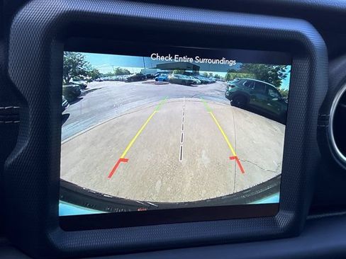 Used 2018 Jeep Wrangler Unlimited Sahara AWD/4WD image 34