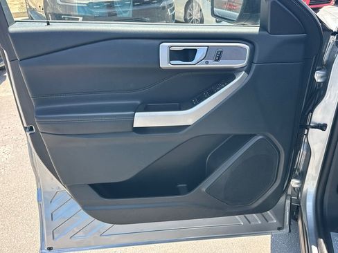 Used 2023 Ford Explorer Limited AWD/4WD image 10