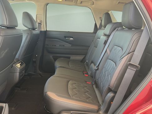 New 2026 Nissan Pathfinder Platinum w/ Cargo Package AWD/4WD image 17