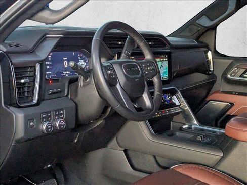 Used 2024 GMC Sierra 2500 Denali Ultimate image 2